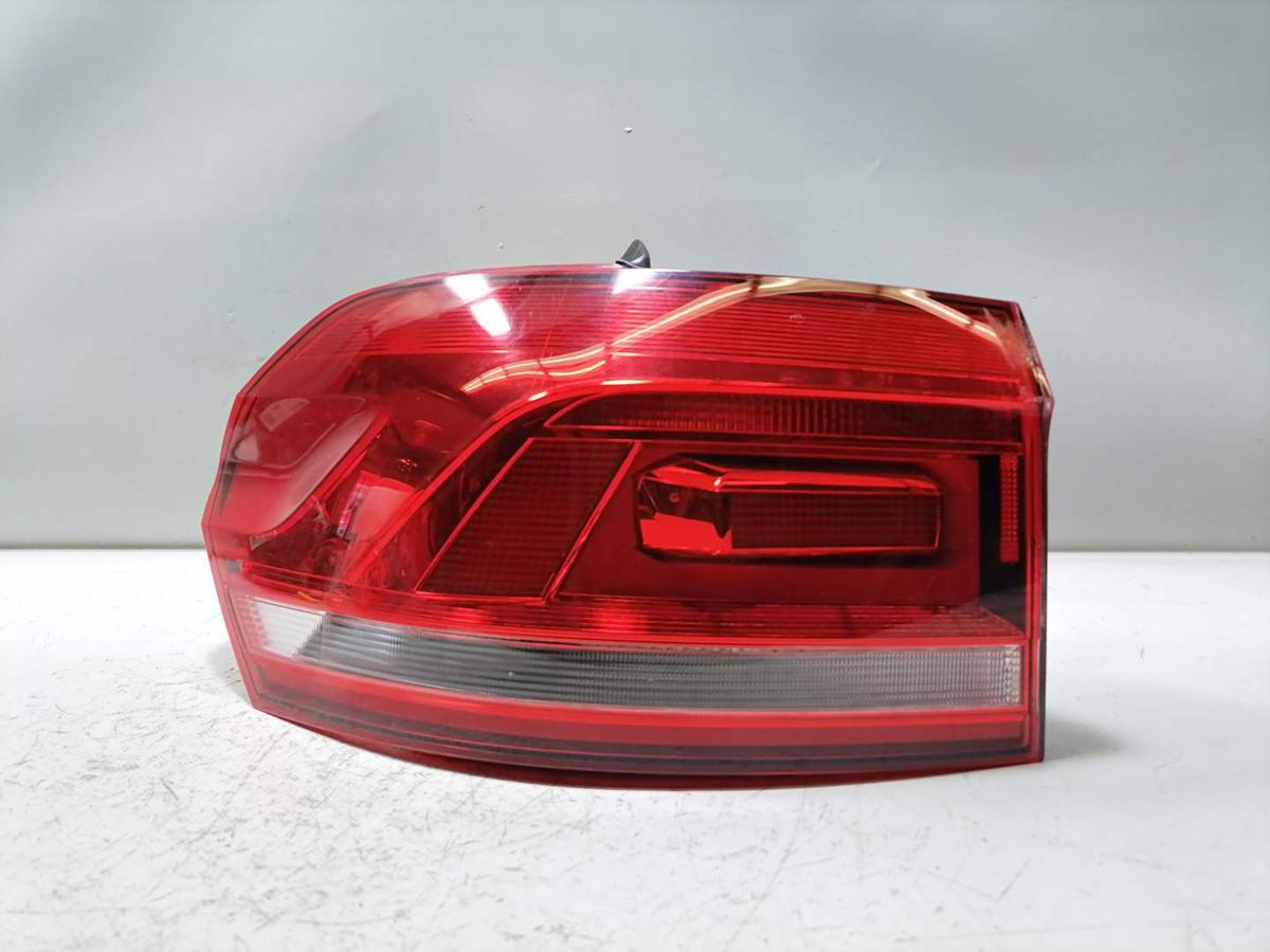 VW Touran 2 original R&uuml;cklicht R&uuml;ckleuchte Schlussleuchte links au&szlig;en Bj.2017